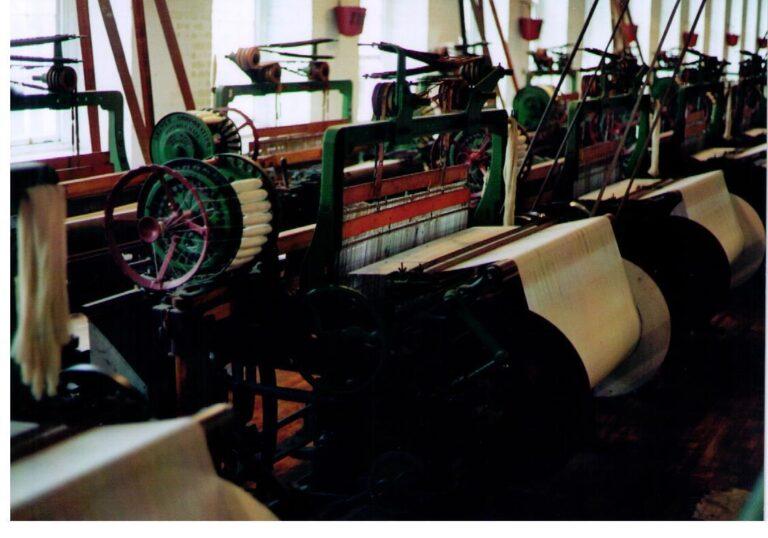 Tamil Nadu power loom weavers’ continue to strike against power traffic, Rs 35 cr per day loss