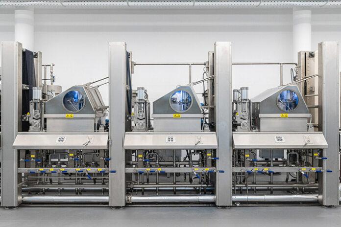 GREENDYE laboratory machine in KARL MAYER's Denim R&D Center. Photo: Karl Mayer