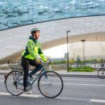 Continental develops easy-to-recognize jacket The Detectable Jacket protects cyclists and pedestrians in urban traffic situations. Photo: Continental