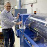 Long-term localisation pays off for Löffler and Svegea Löffler Plant Manager Arnold Bowier at the control of the FA350 automatic roll slitter.