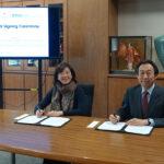 HKRITA signs MOUs with Shinshu University and Seiko Epson Corporation Ms Terresa Yang, Chairman of HKRITA and Prof Hideaki Morikawa, Dean of Faculty of Textile Science and Technology, Shinshu University sign the MOU on behalf of the two parties. Photo - HKRITA