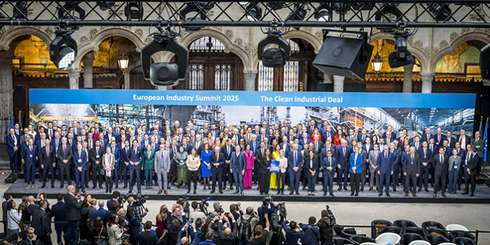 Antwerp 2025_Clean Industrial Deal_family photo Lenzing