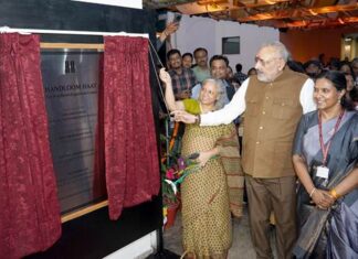 Union Minister of Textiles Shri Giriraj Singh inaugurates Handloom Haat: The Handloom Experience Centre at Janpath Giriraj Singh
