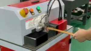 Barmag’s automated maintenance processes for quality, safety, and efficiency in spinning plants 1 2026 09 24 Barmag Automatisierungslosungen in der Wartung Messerschleifmaschine 21cm 300dpi